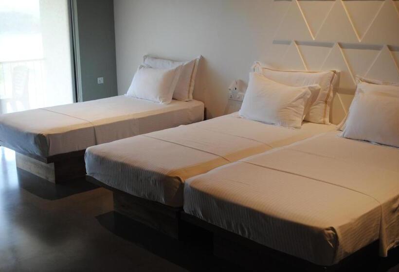 غرفة ديلوكس ثلاثية, Giritale