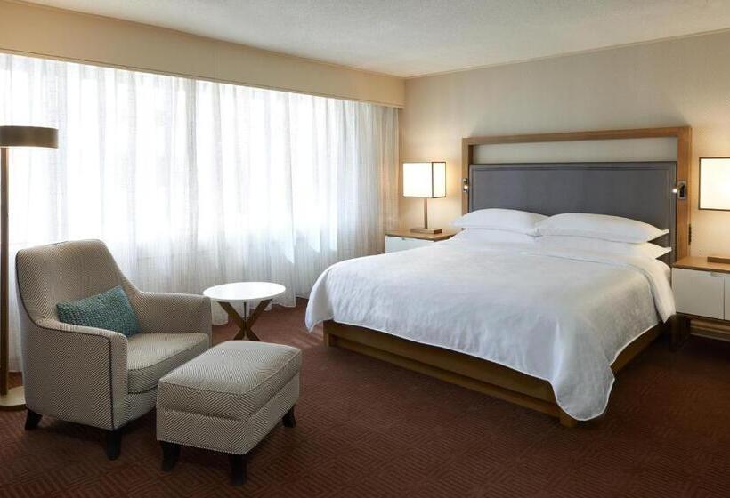 חדר סטנדרט עם מיטת קינג, Sheraton Ottawa