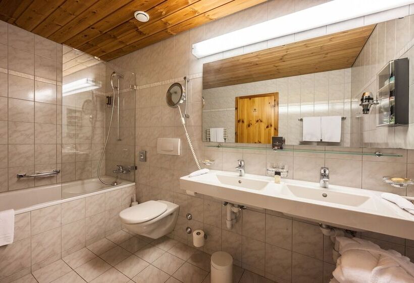 سوییت جونیور, Waldhotel Arosa
