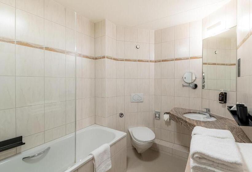 Номер Deluxe, Victoria Hotel & Residence