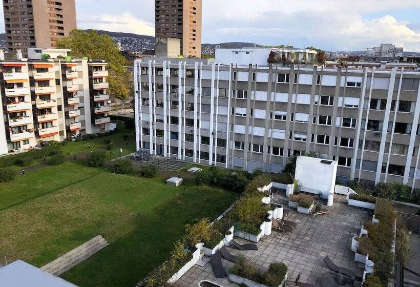 سوییت جونیور, Crowne Plaza Zürich, An Ihg