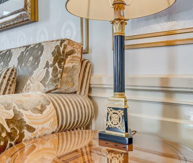 اتاق لوکس با چشم‌انداز دریاچه, Grand Hotel National Luzern