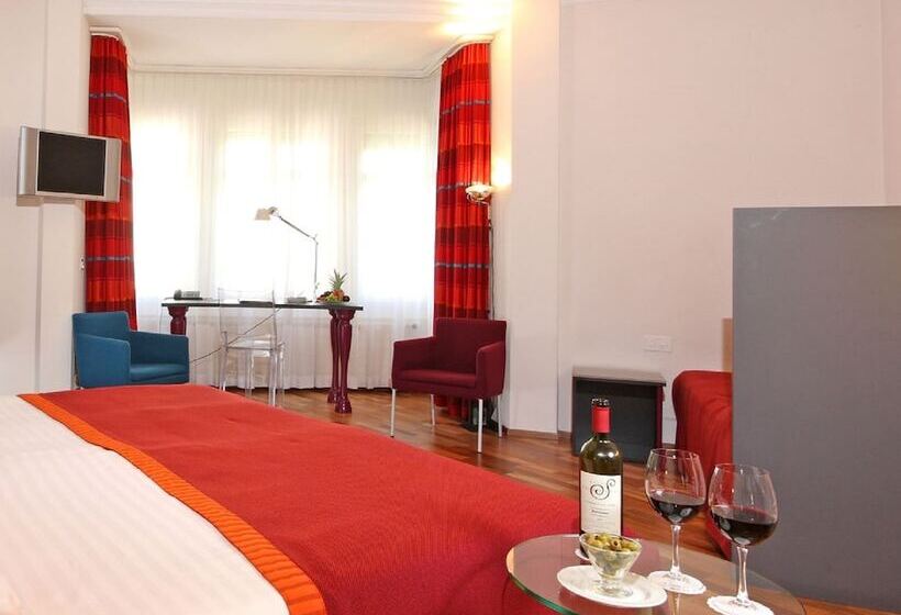 اتاق استاندارد سه نفره, Waldstätterhof Swiss Quality
