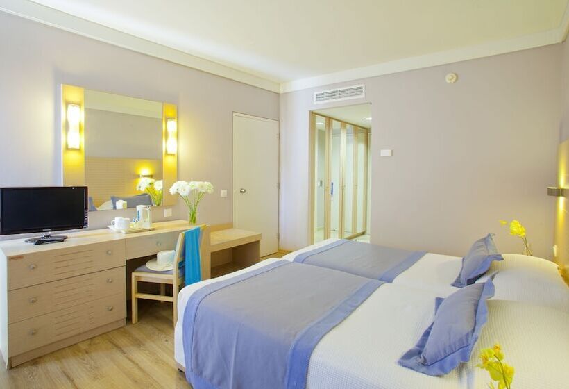 Quarto Estandar Vista Mar Lateral, Louis Ledra Beach