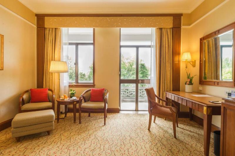 Президентский Люкс, Shangri La Hangzhou   The Back Garden Of West Lake