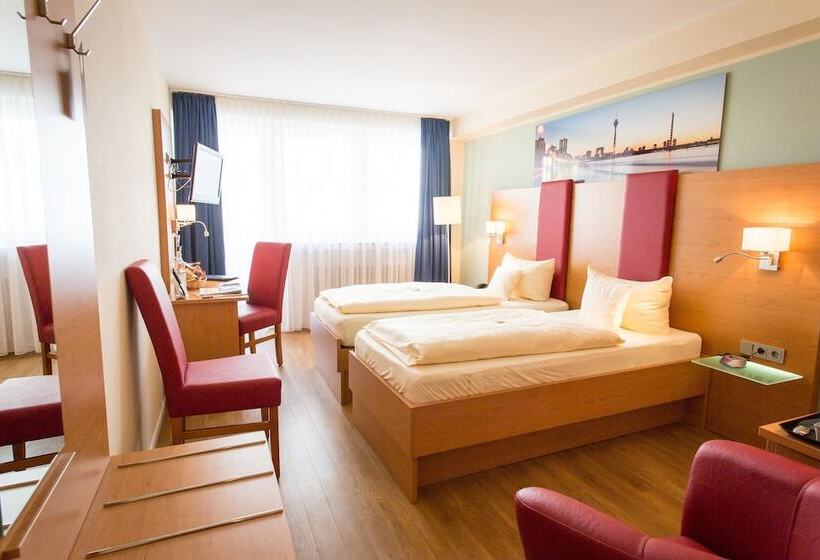标准间, National Dusseldorf