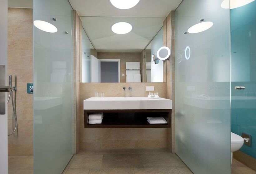 اتاق لوکس, Wasserturm Hotel Cologne, Curio Collection By Hilton
