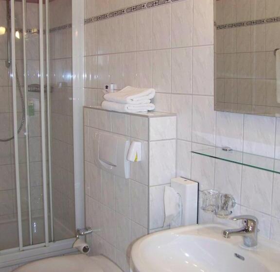 Номер Стандарт, Zur Linde