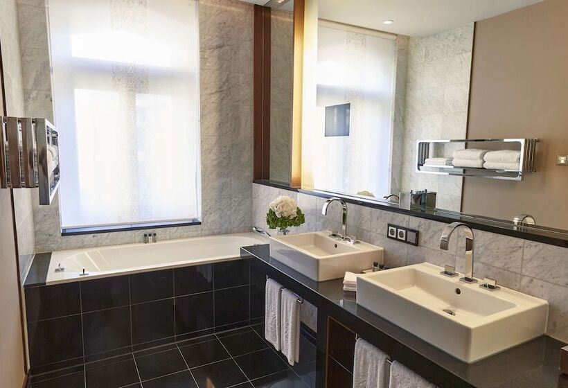 سوئیت مدیریتی 2 خوابه, Vier Jahreszeiten Kempinski München