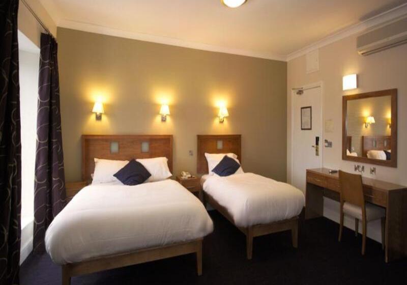 اتاق استاندارد سه نفره, Imperial Hotel Galway