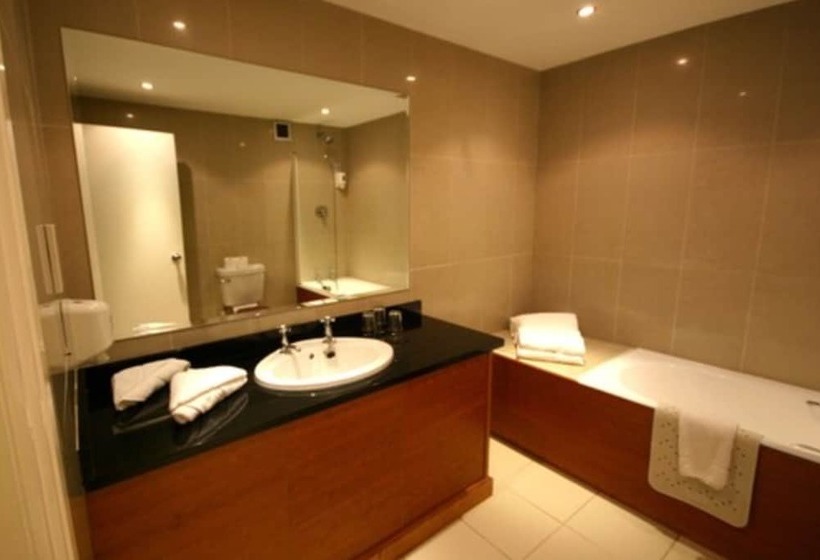 اتاق استاندارد سه نفره, Imperial Hotel Galway