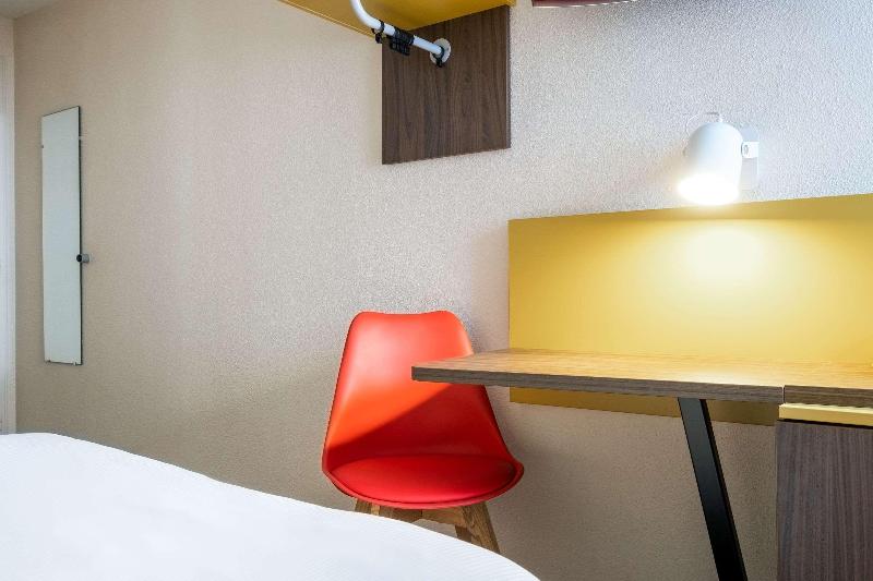 Номер Стандарт Трехместный, Comfort Hotel Lille Lomme