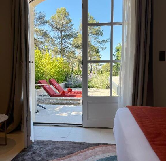 سوئیت جونیور با تراس, Domaine De Valmouriane