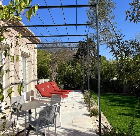 سوییت پرستیژ, Domaine De Valmouriane