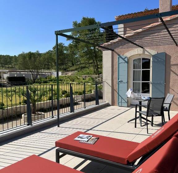 سوئیت جونیور با چشم‌انداز باغ, Domaine De Valmouriane