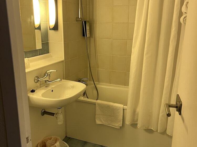Номер Стандарт, Kyriad Direct Marseille Ouest  Martigues