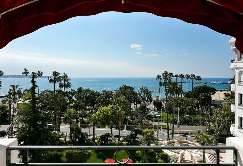 چشم‌انداز دریای سوئیت جونیور پرستیژ, Hôtel Barrière Le Majestic Cannes