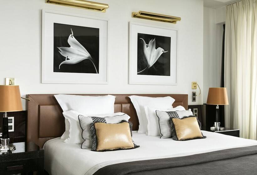 سوییت جونیور با چشم‌انداز جانبی دریا, Hôtel Barrière Le Majestic Cannes