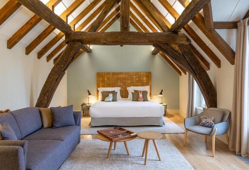 سوئیت با تخت بزرگ, Hôtel De Cavoye