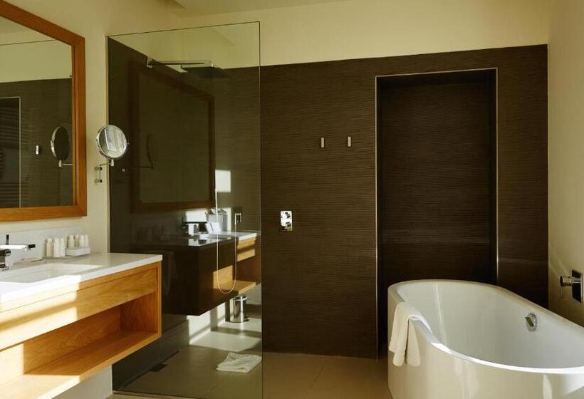 سوئیت با تخت بزرگ, Hôtel De Cavoye