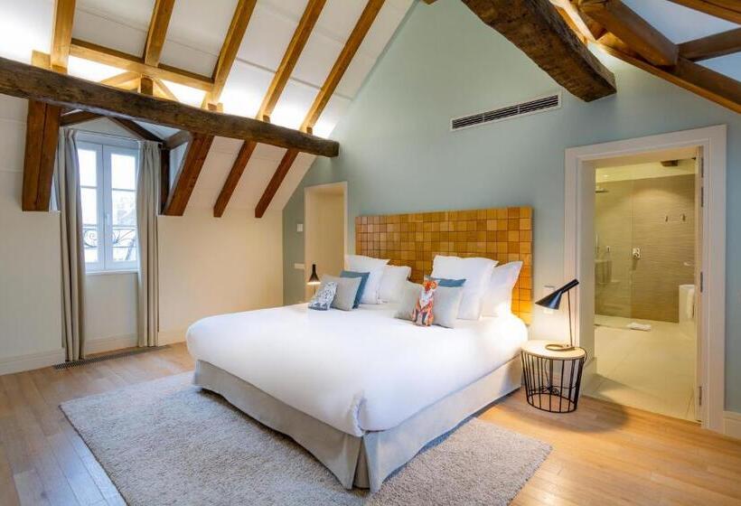سوئیت با تخت بزرگ, Hôtel De Cavoye