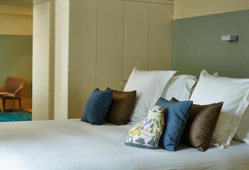 سوئیت با تخت بزرگ, Hôtel De Cavoye