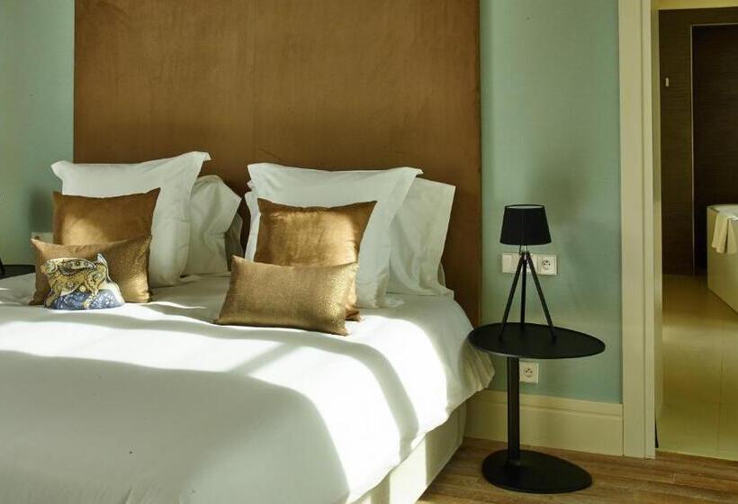سوئیت با تخت بزرگ, Hôtel De Cavoye