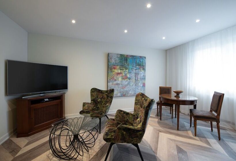 Полулюкс, La Cheneaudière   Hôtel Spa   Relais & Châteaux