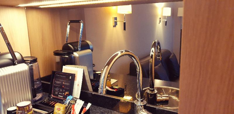 سوییت, Magda Champs Elysees