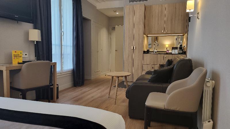 سوییت جونیور, Magda Champs Elysees