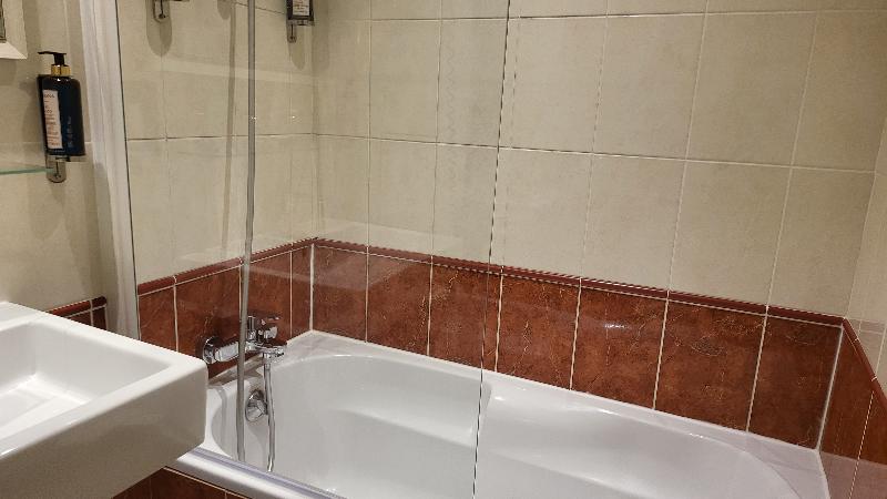 Quarto Superior, Magda Champs Elysees