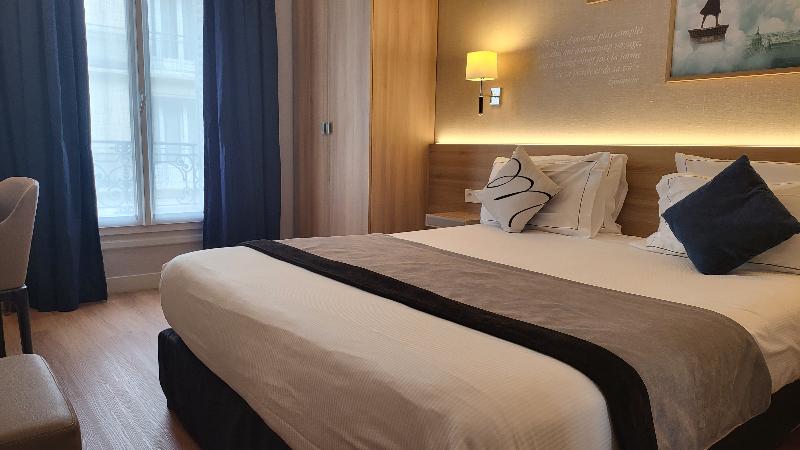Quarto Superior, Magda Champs Elysees