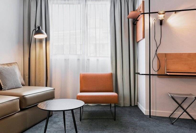 家庭间, Moxy Paris Bastille