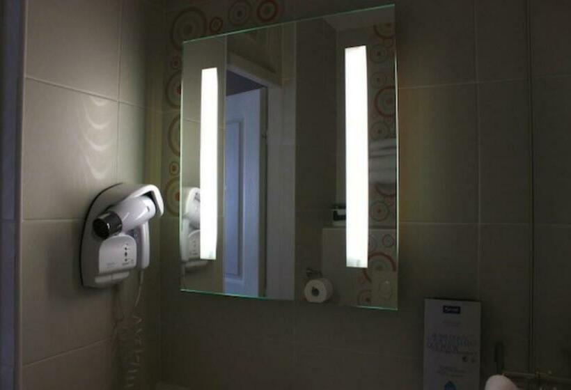 Номер Стандарт, Kyriad Hotel Montpellier Centre Antigone