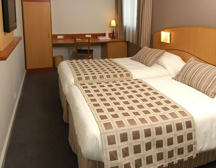 Номер Стандарт, Kyriad Hotel Montpellier Centre Antigone