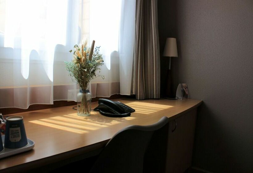 Номер Стандарт, Kyriad Hotel Montpellier Centre Antigone