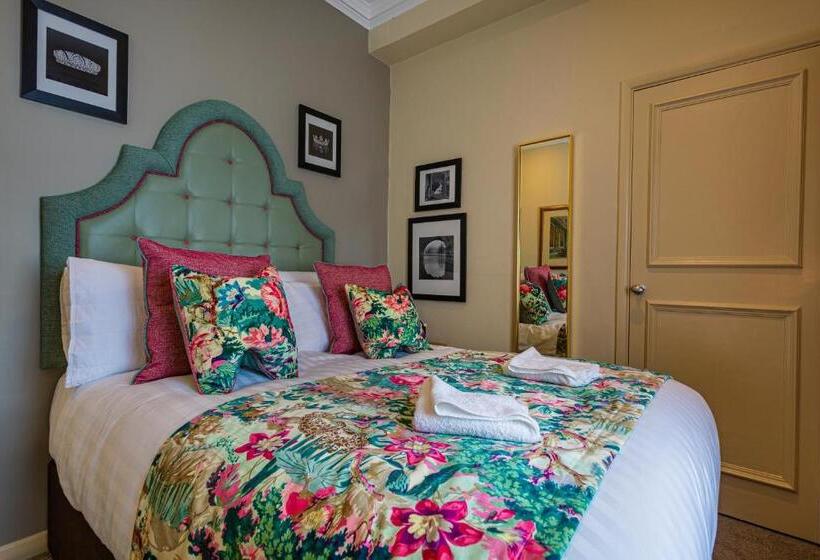 Номер Basic, The Rutland Arms Hotel, Bakewell, Derbyshire