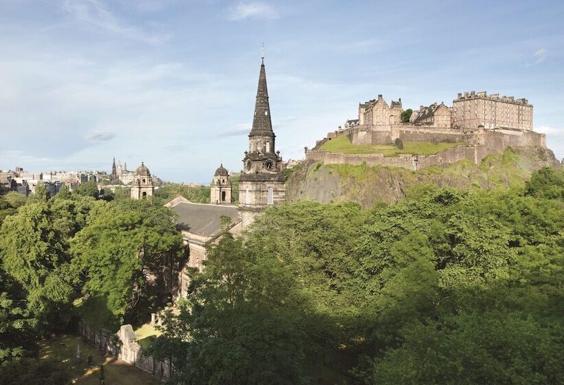 سوئیت جونیور با چشم‌انداز, The Caledonian Edinburgh, Curio Collection By Hilton