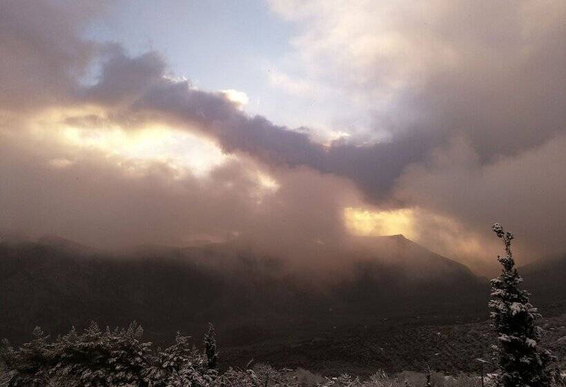 اتاق استاندارد سه تخته با چشم‌انداز, Domotel Anemolia Mountain Resort