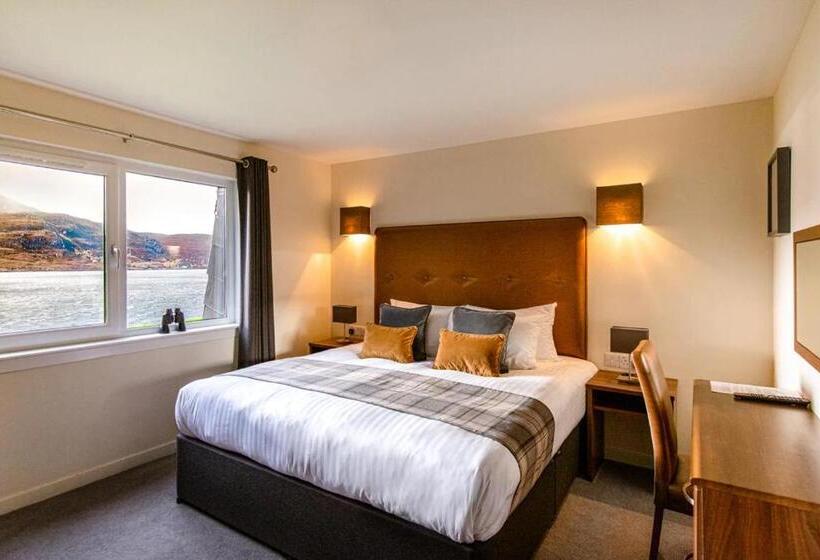 Superior room with lake view, Harbour House
