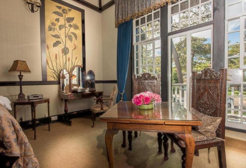 سوئیت با بالکن, Langtry Manor