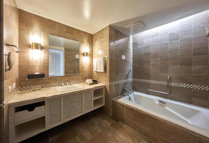 کلبه دلوکس, Lotte Hotel Guam