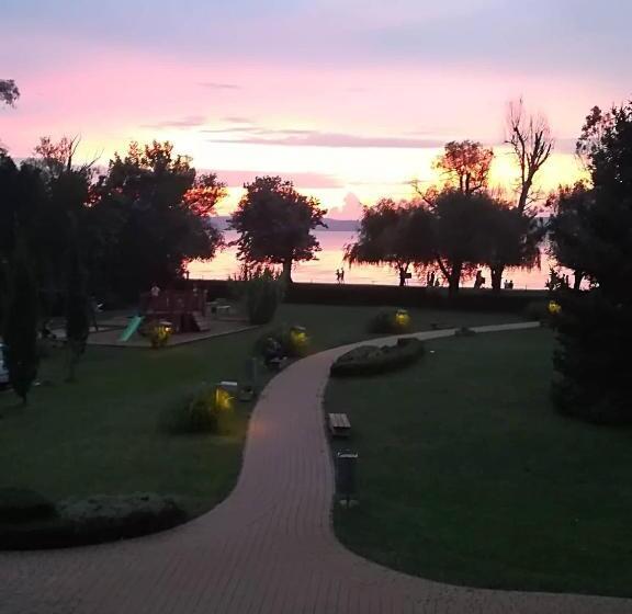 Standard studio with lake view, Aranyhíd Apartman