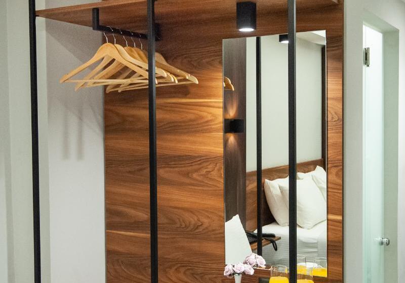 اتاق لوکس سه تخته, Argo Hotel Piraeus