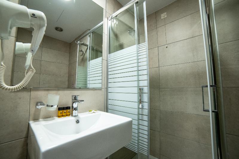 اتاق لوکس سه تخته, Argo Hotel Piraeus