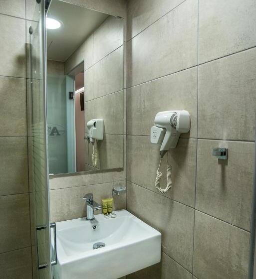 اتاق لوکس سه تخته, Argo Hotel Piraeus