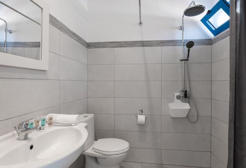 Cameră Standard, Nathalie