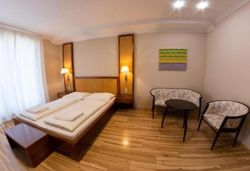 Standardzimmer, Dabas