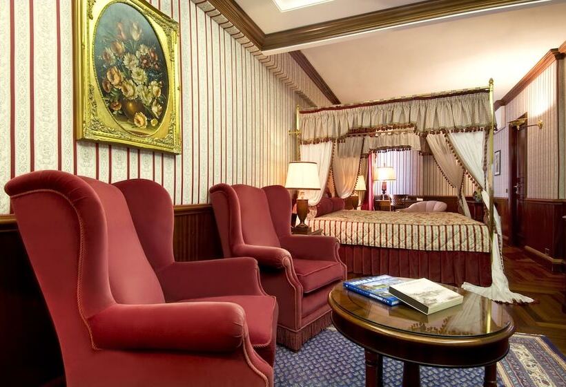 سوییت جونیور با چشم‌انداز دریاچه, Grand Hotel Dino