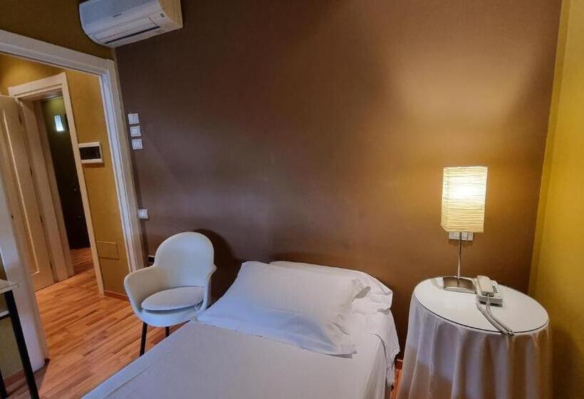 اتاق استاندارد یک نفره, Albergo Trieste